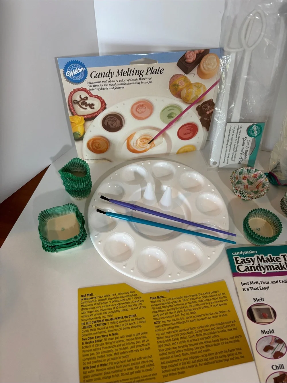 Wilton Candy Making Kit with White and Green Accessories